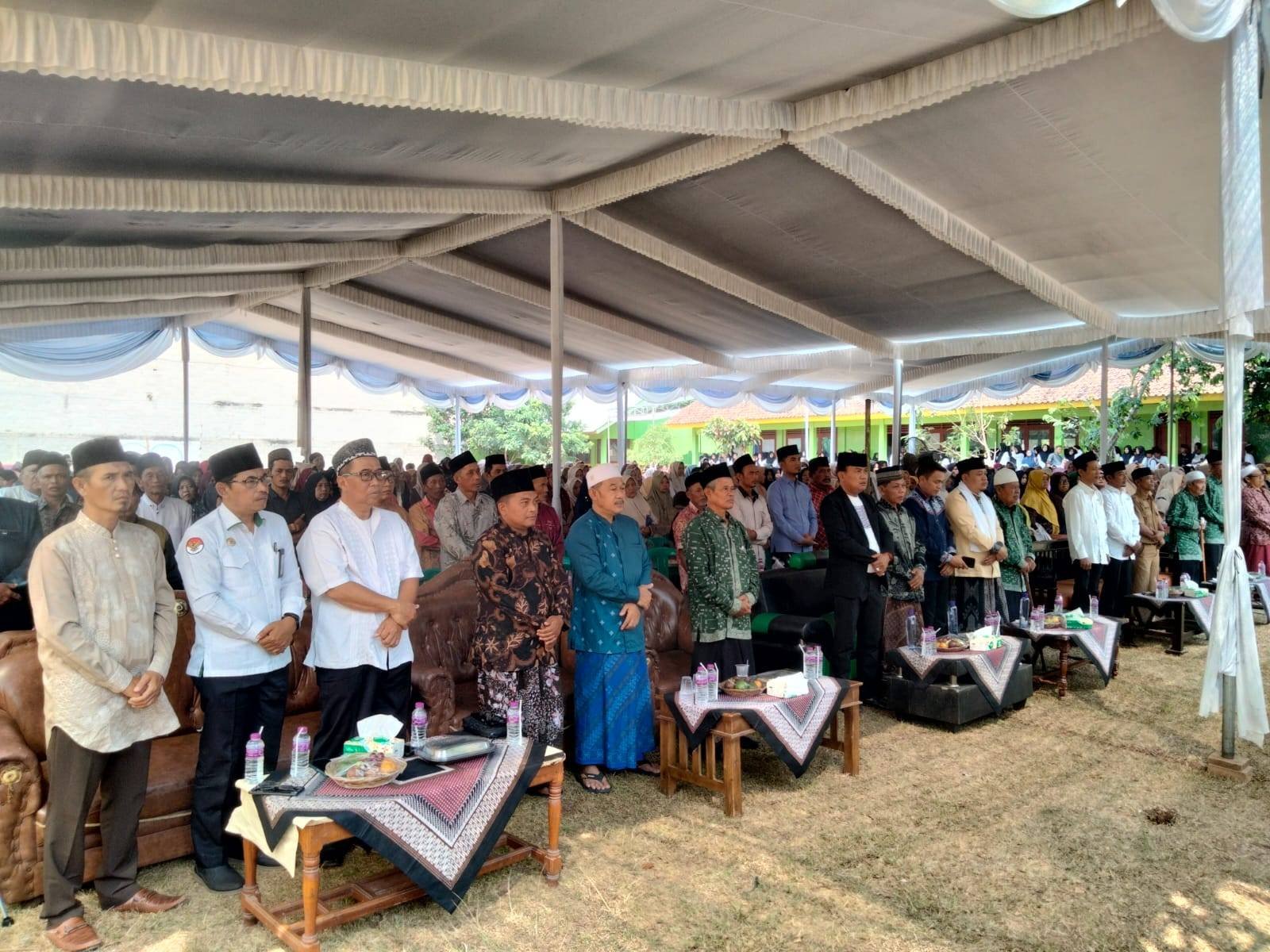 Kepala KUA Pasir Sakti Hadiri Pengajian Akbar Maulid Nabi dan Haul Pendiri MA Ma’arif NU 08 Mataram Baru