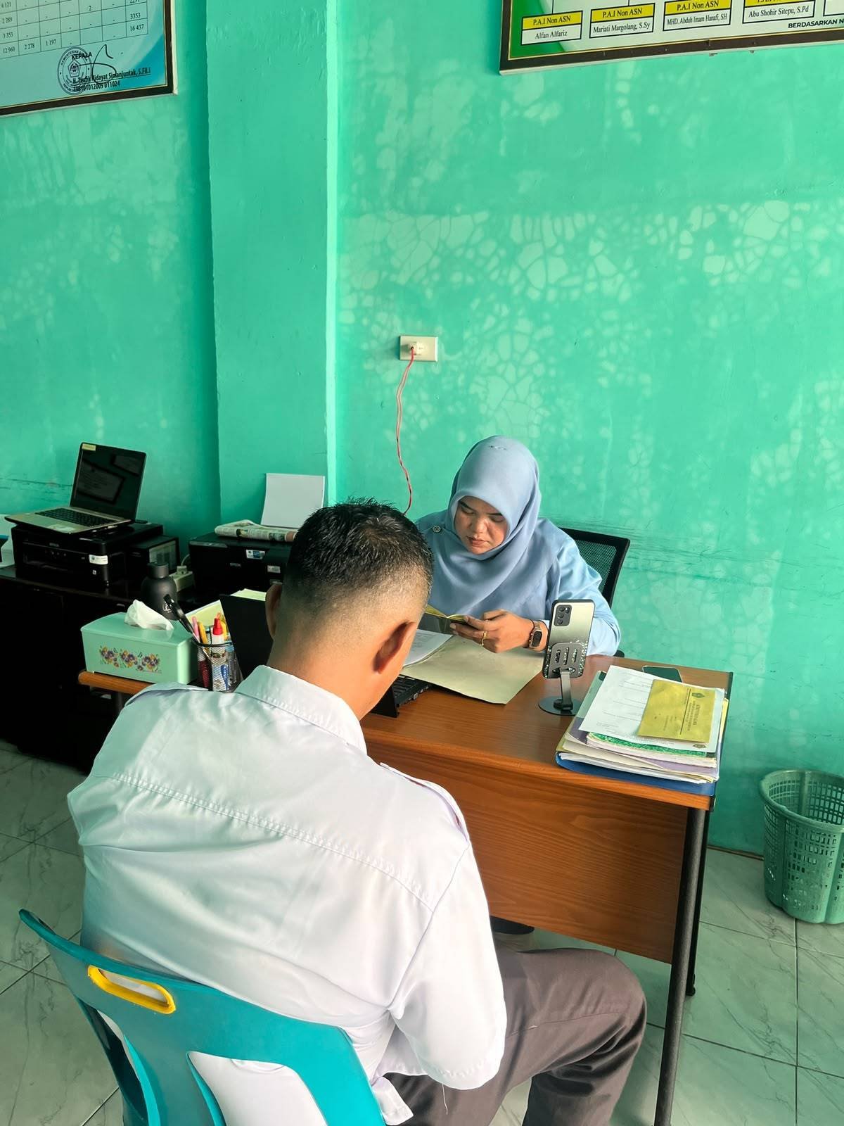 KUA Sei Kepayang Layani Masyarakat dalam Legalisir  Buku Nikah