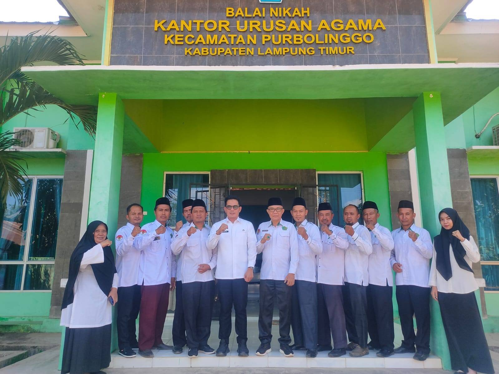 Perkuat Kinerja dan Pelayanan, Plt. Kepala Kemenag Lampung Timur Berikan Pembinaan di KUA Purbolinggo