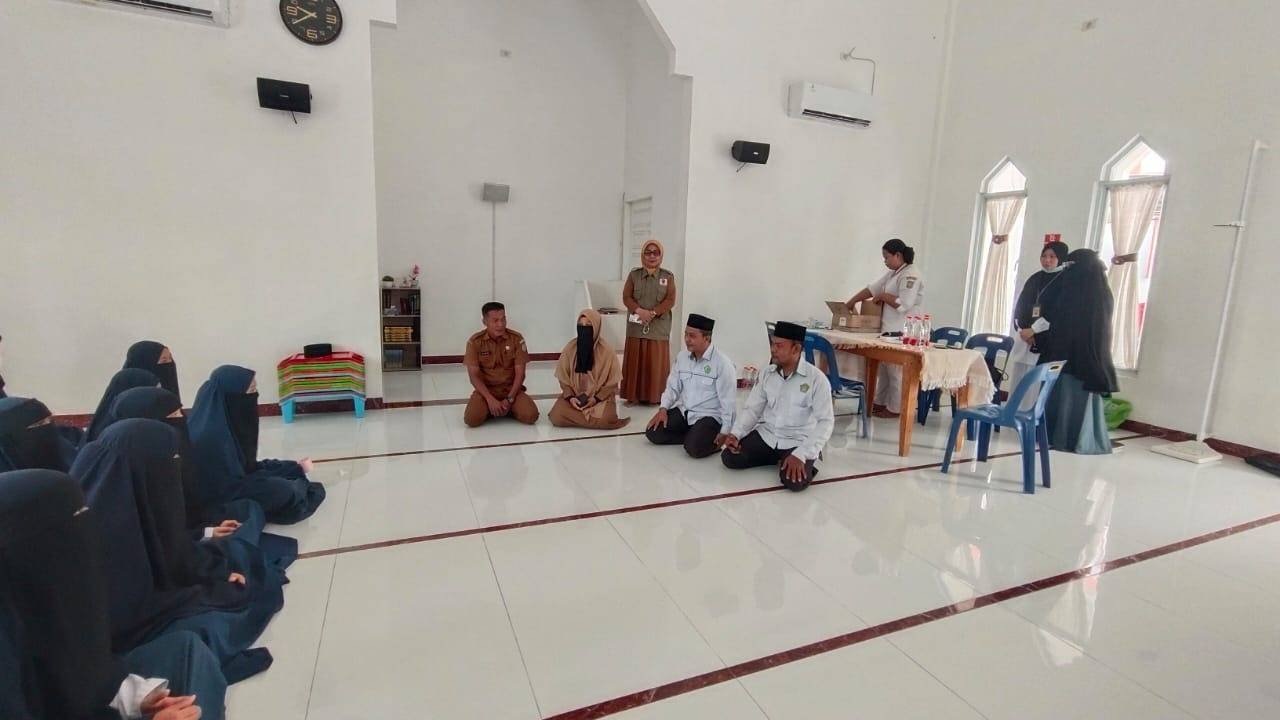 Kompak! KUA, Puskesmas dan Korwil Pendidikan Aek Ledong Adakan Pendamping dan Cek Kesehatan Gratis di SMP IT KULTSUM