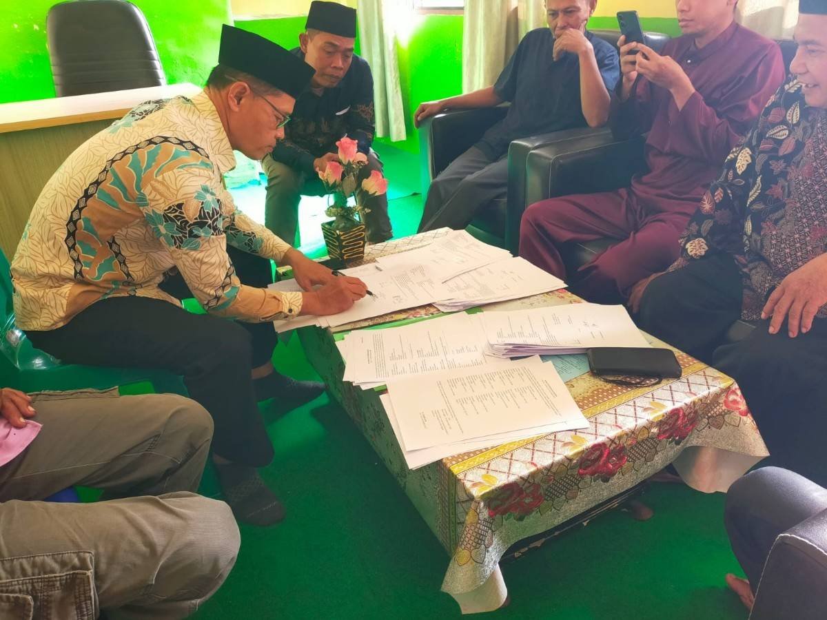 KUA Sabak Auh Laksanakan Akta Ikrar Wakaf Masjid Sungai Tengah