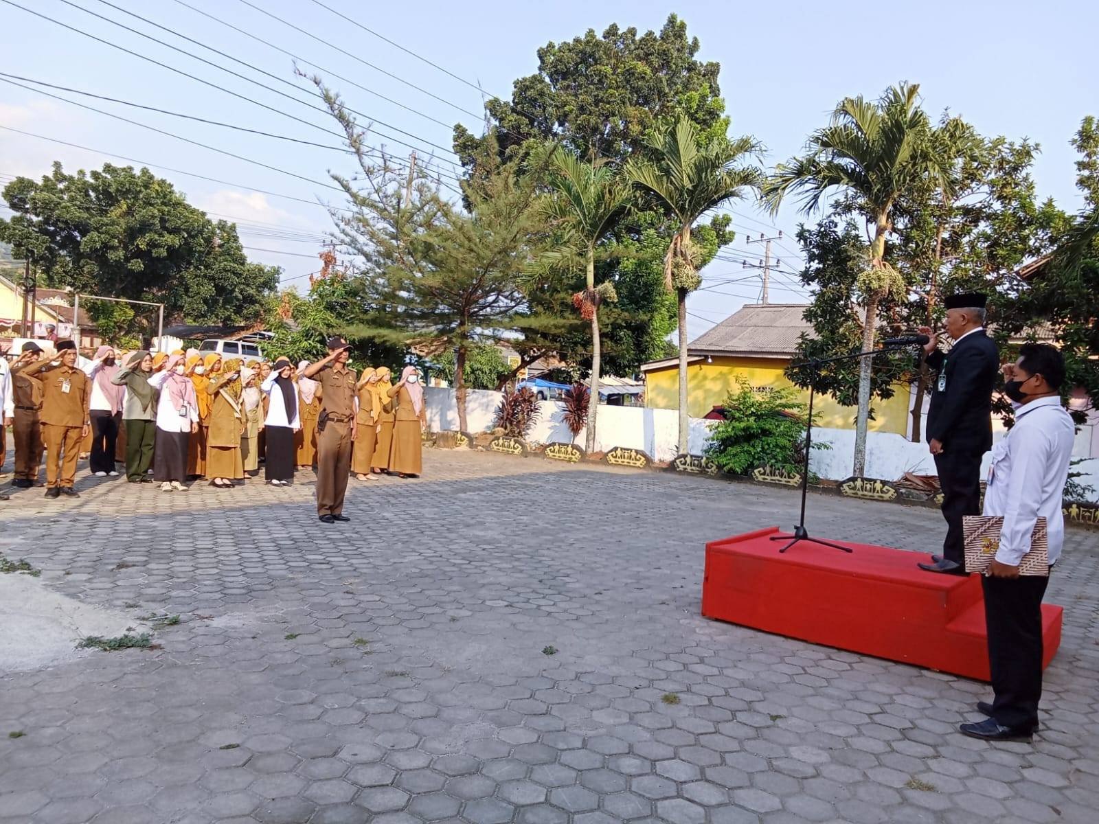 Kepala KUA Panengahan Jadi Pembina Apel Senin