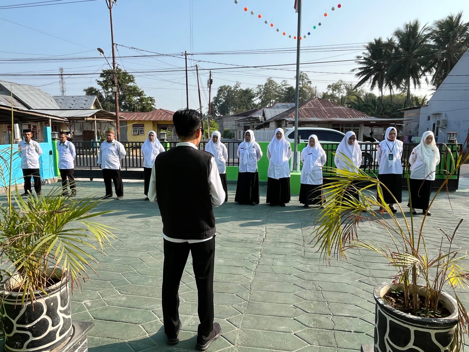 Kepala KUA Dungingi Gelar Apel Pagi, Tindaklanjuti Anjuran Kepala Kantor Kemenag Kota Gorontalo, Setiap Hari Rabu Berbahasa Inggris 