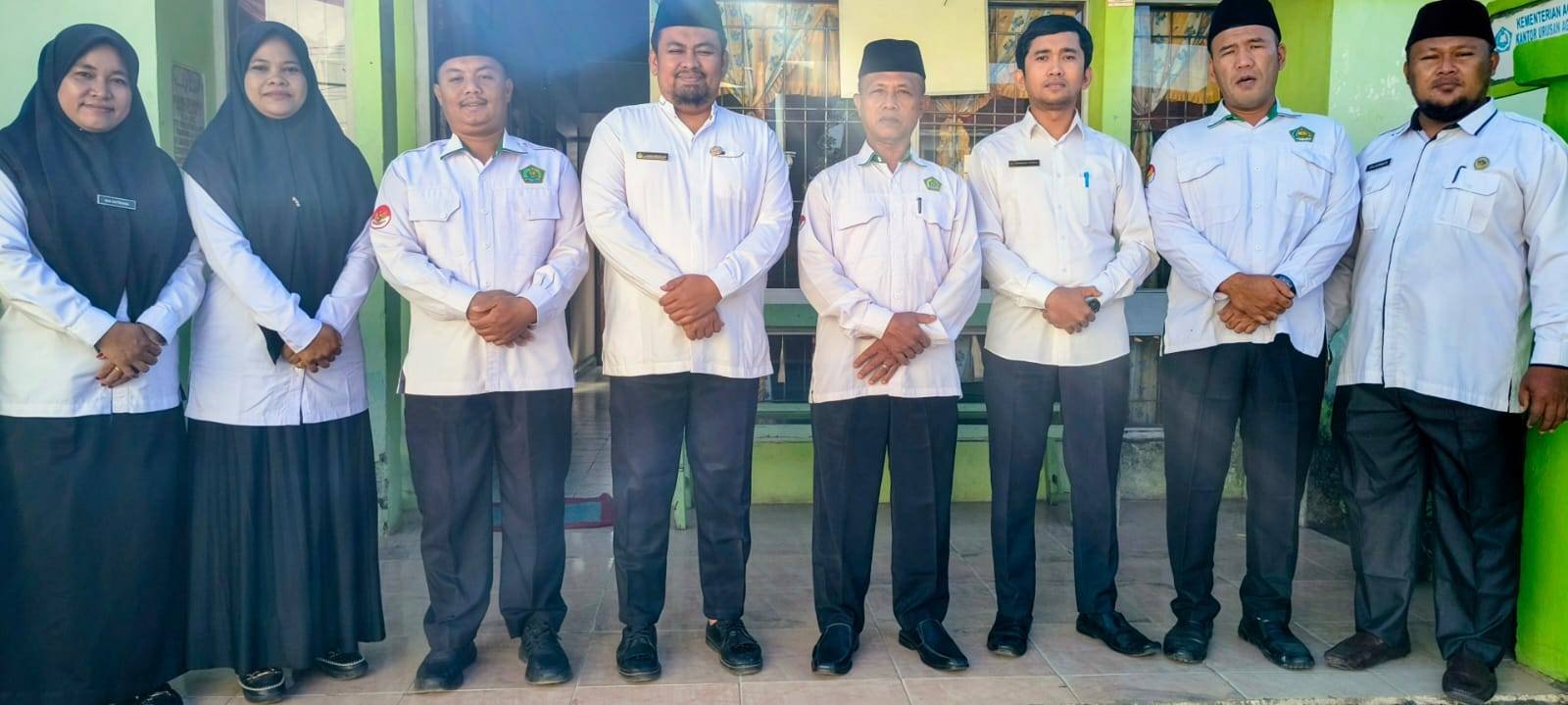 Apel Pagi KUA Tigabinanga, Teguhkan Semangat Pengabdian dan Pelayanan ASN yang Berintegritas