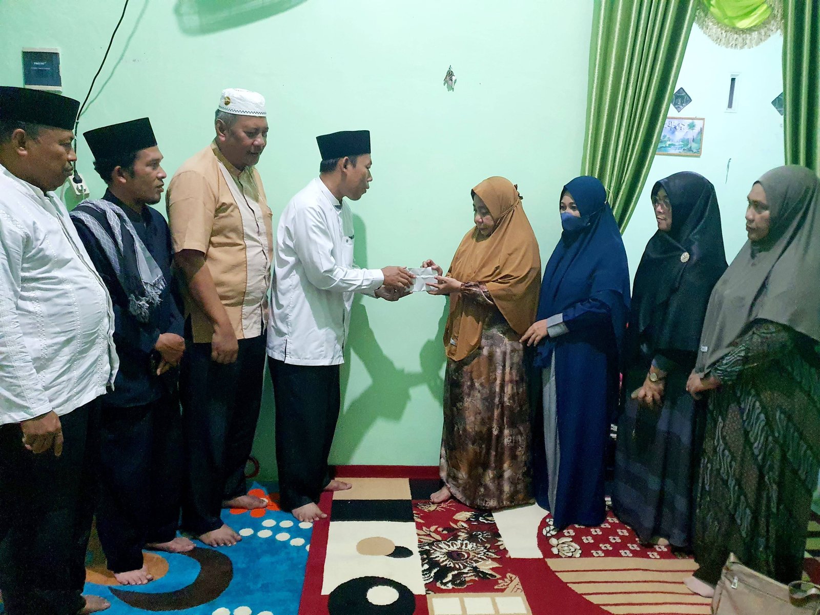 Solidaritas Penghulu se-Sumut, PW APRI Sumut dan PC APRI Langkat Serahkan Donasi kepada Keluarga Almarhum Erfan