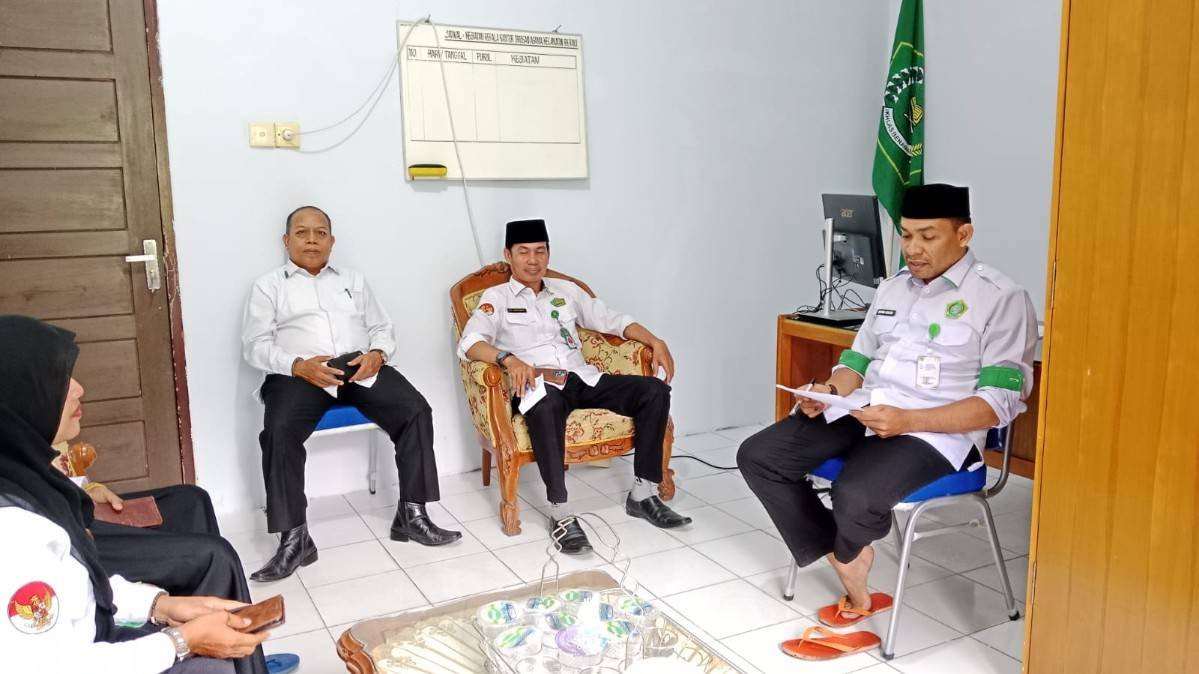 KUA Bukit Raya Perkuat Disiplin dan Pelayanan Prima melalui Pembinaan Pegawai