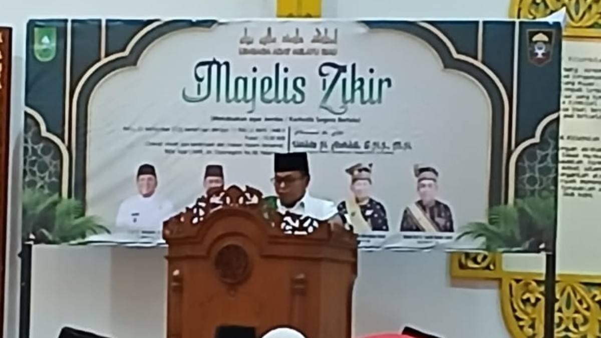 Kepala KUA Lima puluh Sampaikan Tausiyah di Acara Majelis Zikir LAM RIAU
