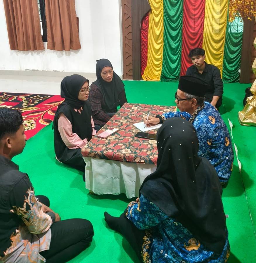 Ka.KUA Pekanbaru Kota Berikan Layanan Konsultasi Tentang Taukil Wali Kepada Masyarakat 