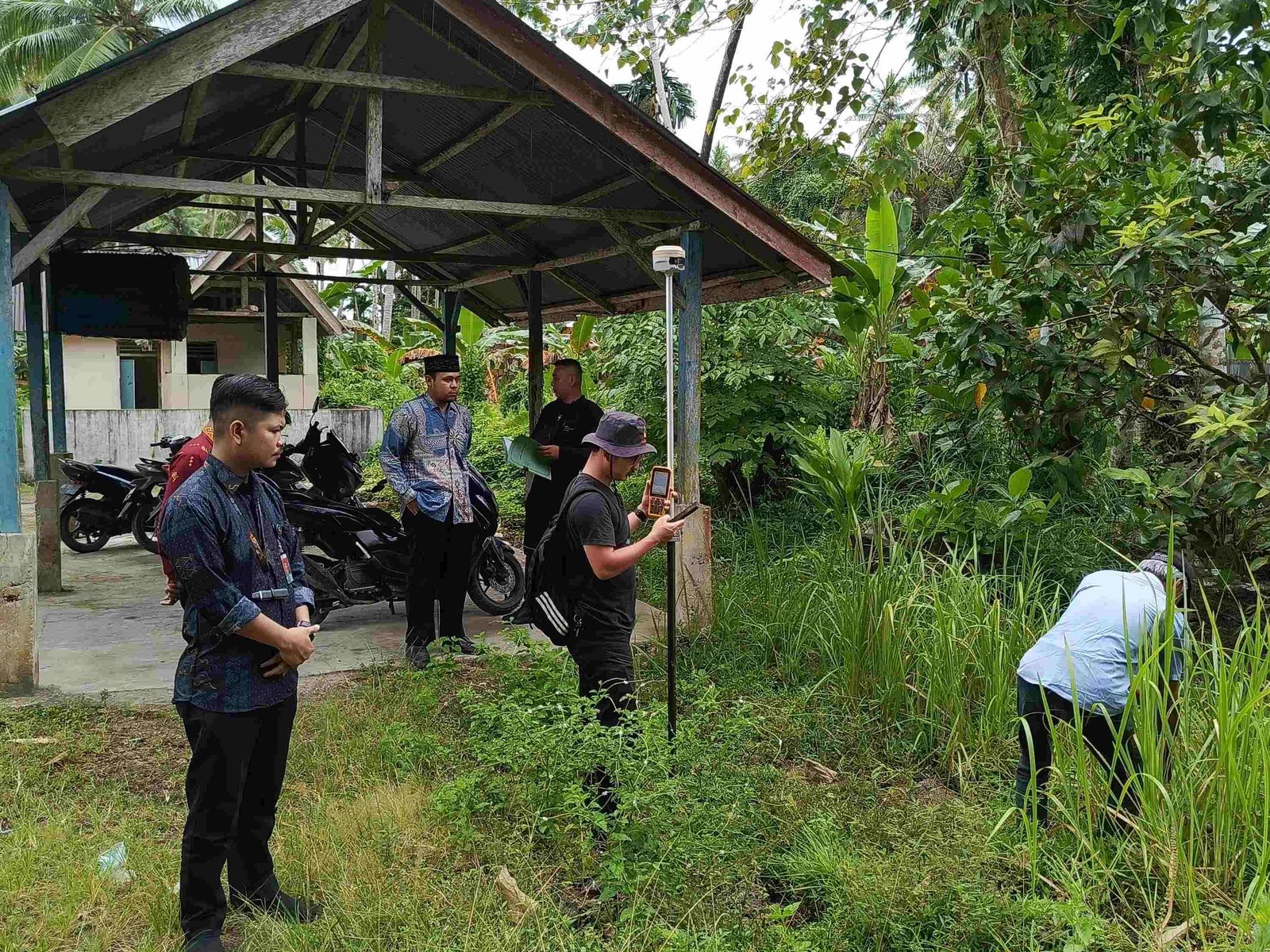 Jaga Aset Umat, KUA Tuhemberua Dampingi BPN Ukur Tanah Wakaf di Ladara