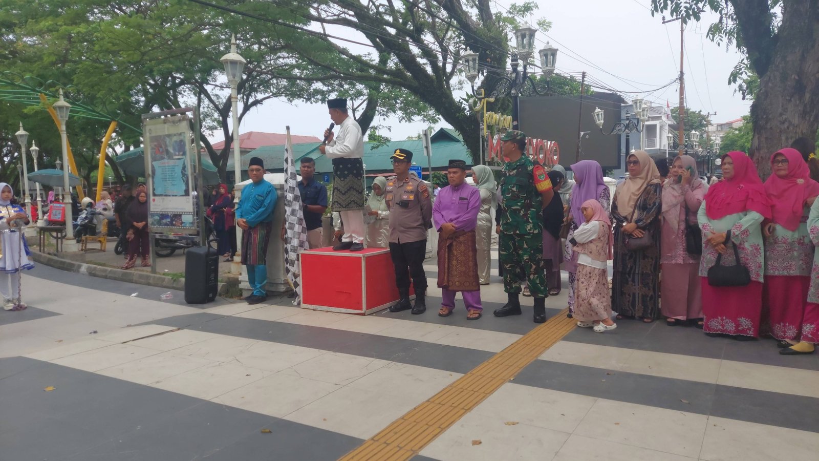 Kepala KUA Andri, S.Ag, MH  Hadiri Pawai Ta'aruf MTQ Tingkat Kecamatan Tualang