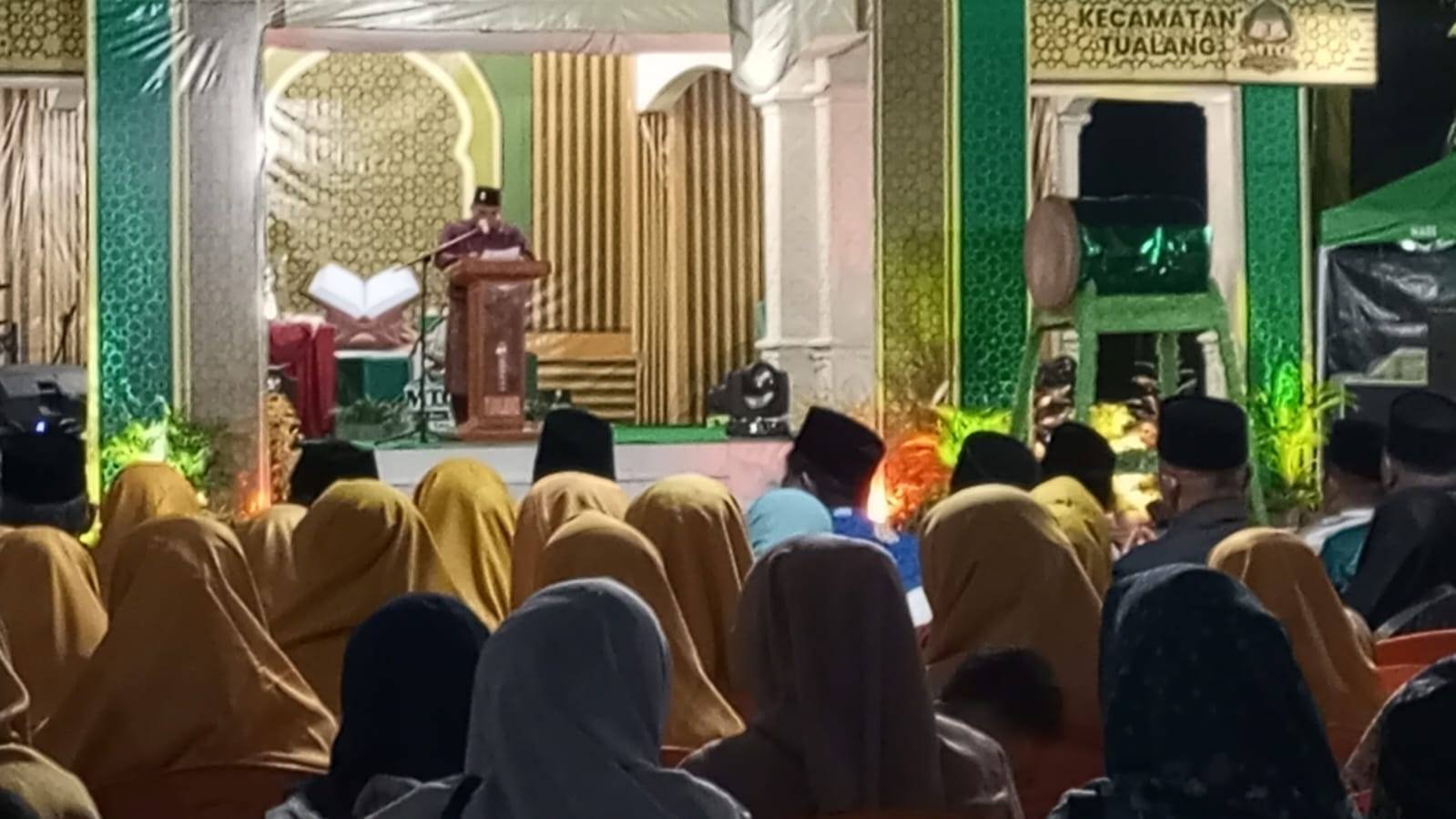 KUA Tualang Andri,S.Ag., MH Pimpin Pembacaan Doa MTQ ke-24 Tingkat Kecamatan Tualang Tahun 2026 di Astaka Utama MTQ