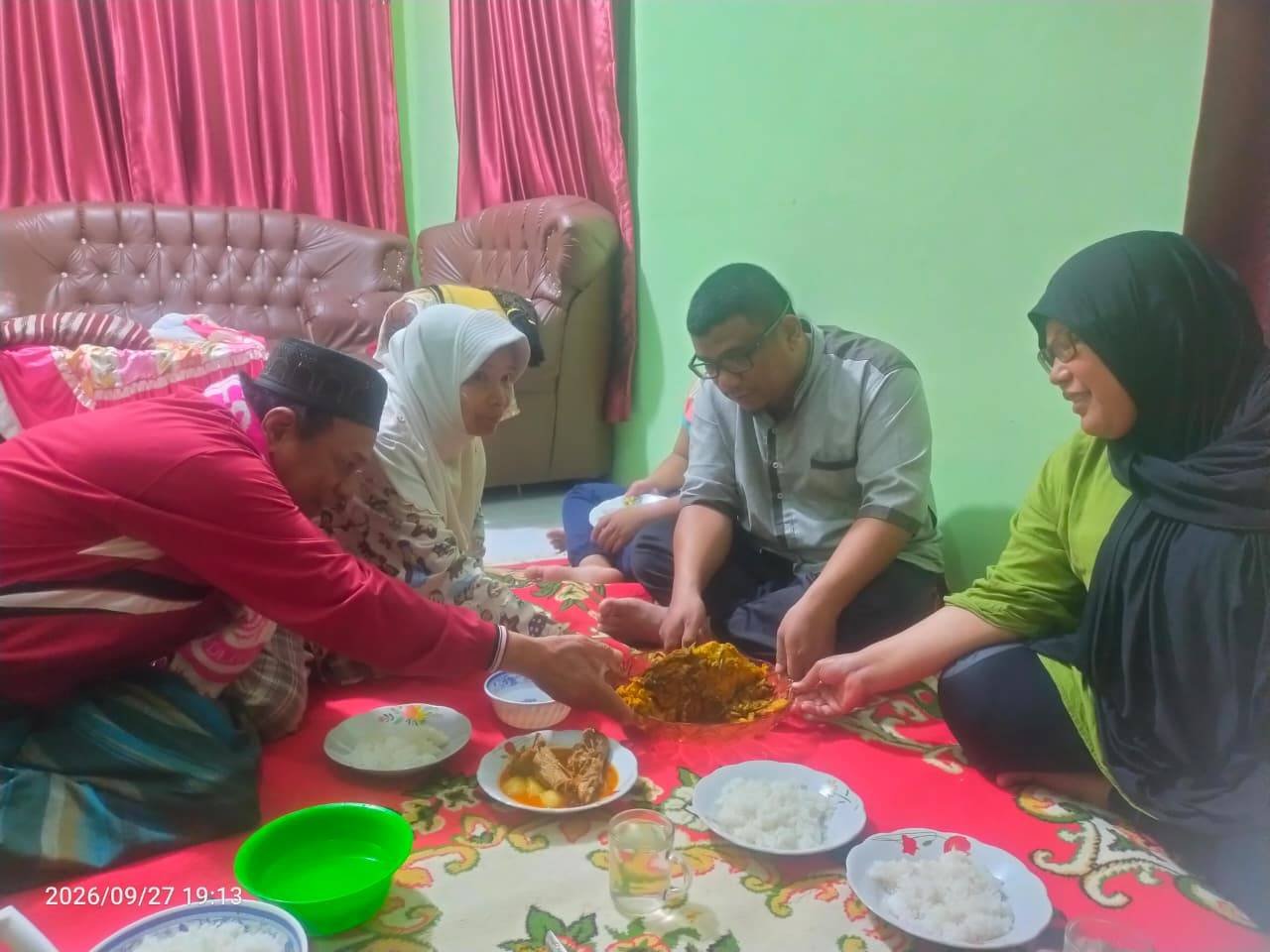 Kental Nilai Budaya, Kepala KUA Habinsaran Hadiri Prosesi Upah-Upah Kakan Kemenhaj Labura di Balige