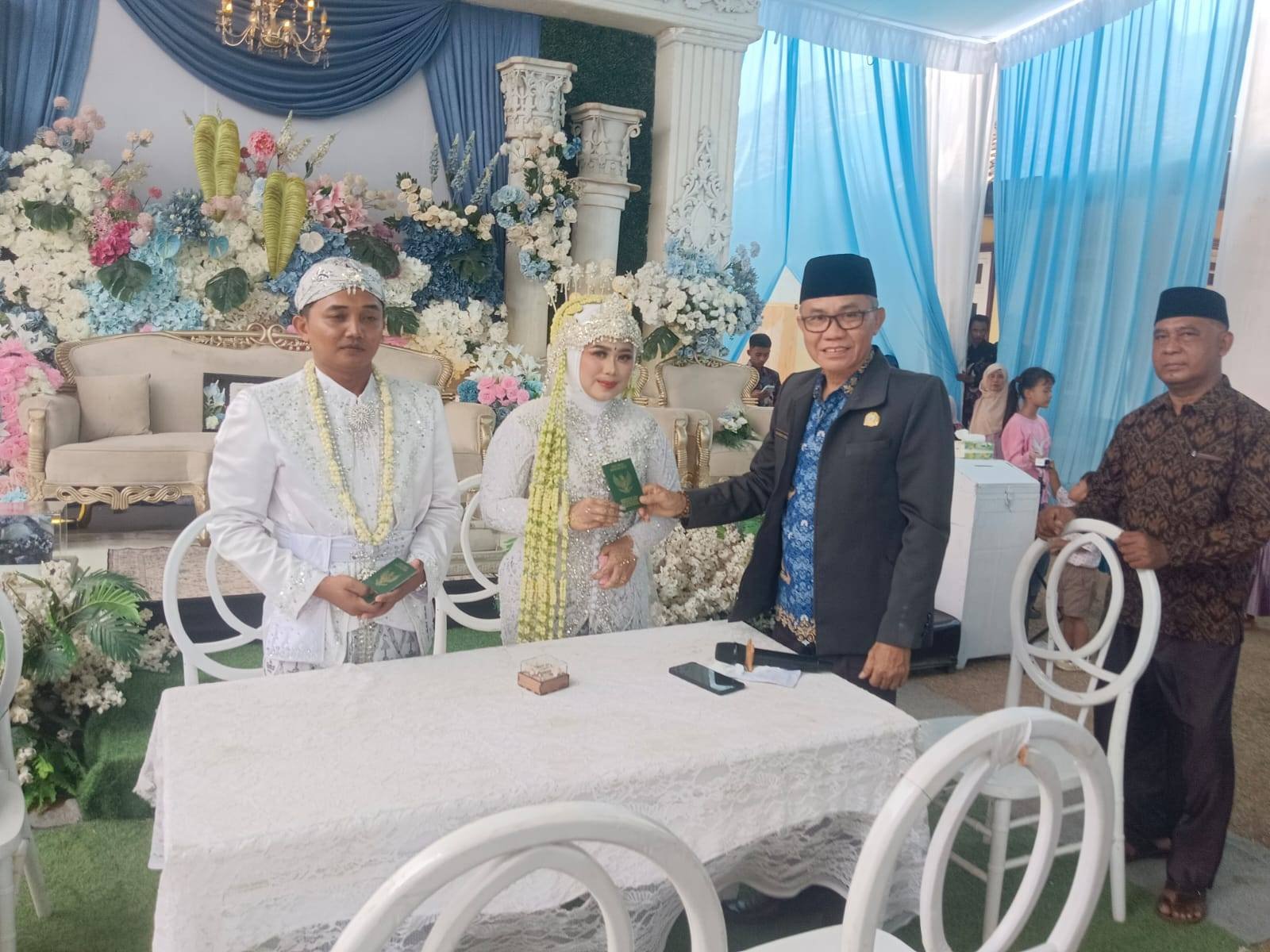 Kepala KUA Purbolinggo Pimpin Pencatatan Pernikahan di Tegal Yoso