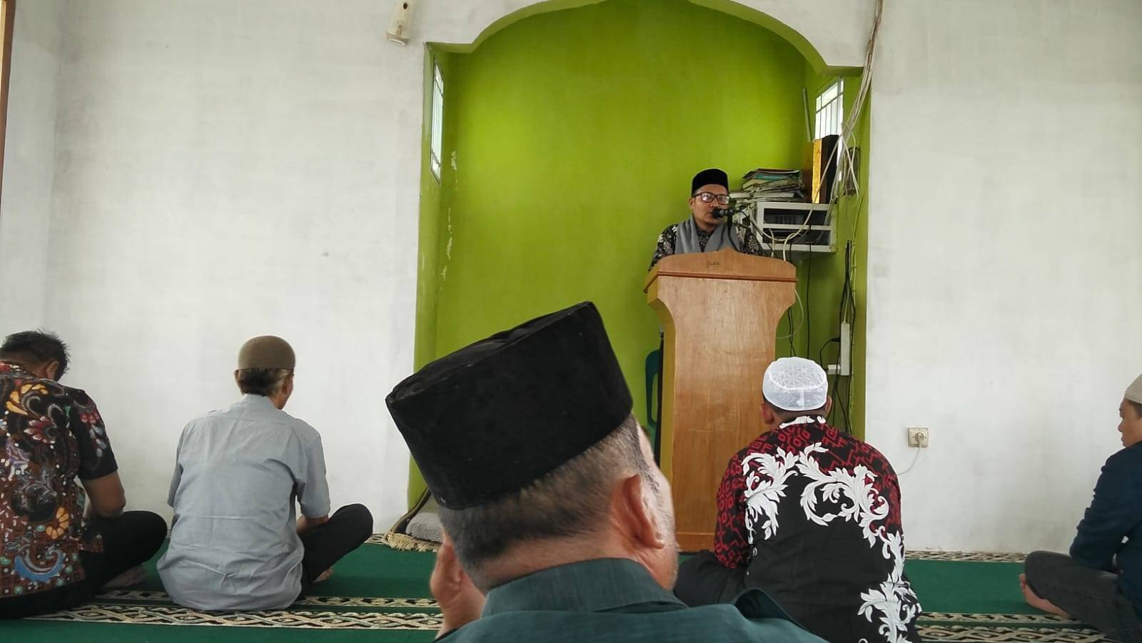Kepala KUA Pamatang Silimahuta Sampaikan Khutbah Jumat di Masjid Ikhlas Beramal