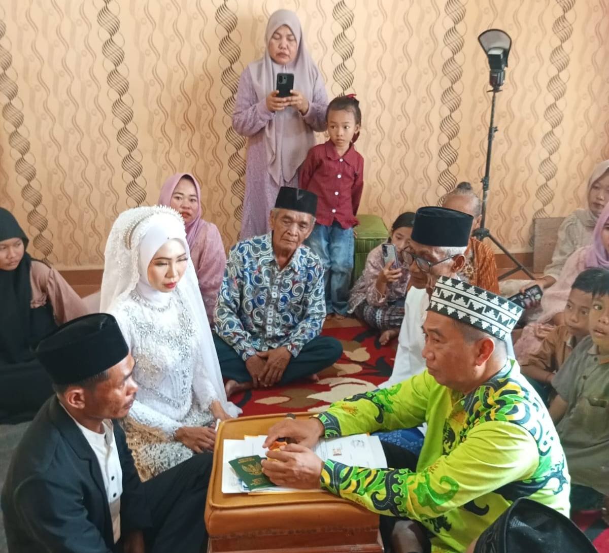 Wayan Sudarto dan Rita Sugiati, Mengikat Janji Suci di Kedung Ringin