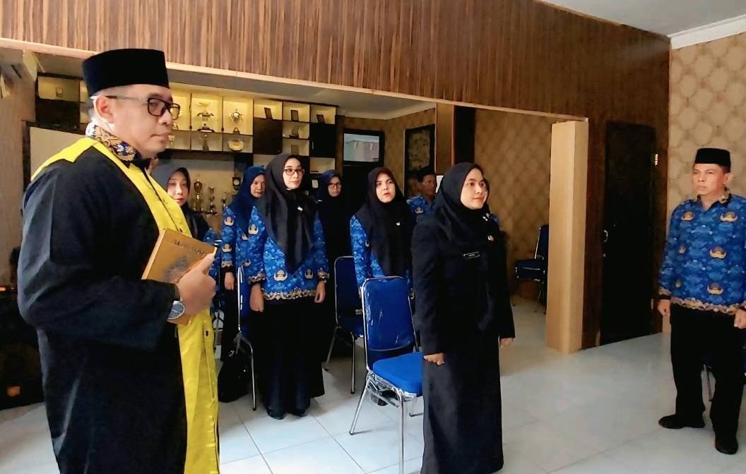 Dedikasi Tanpa Batas, Kepala KUA Dumai Barat Bertindak sebagai Rohaniawan Pengambilan Sumpah Jabatan