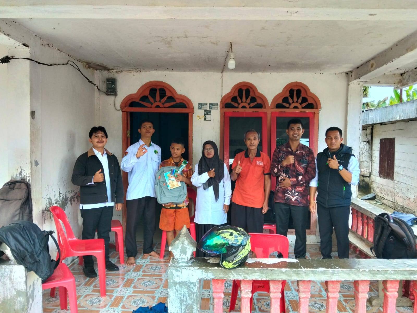 Berbagi Tanpa Sekat, KUA Alasa Hadirkan Kepedulian untuk Pendidikan Anak