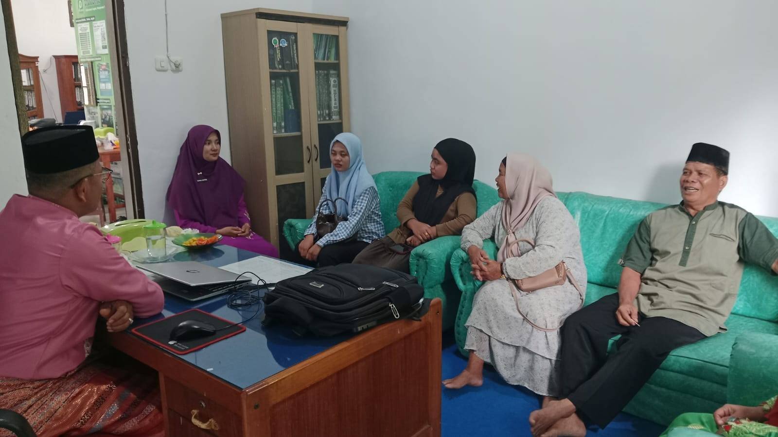 Kepala KUA Pangean Berikan Layanan Konsultasi Keislaman Kepada Calon Mualaf