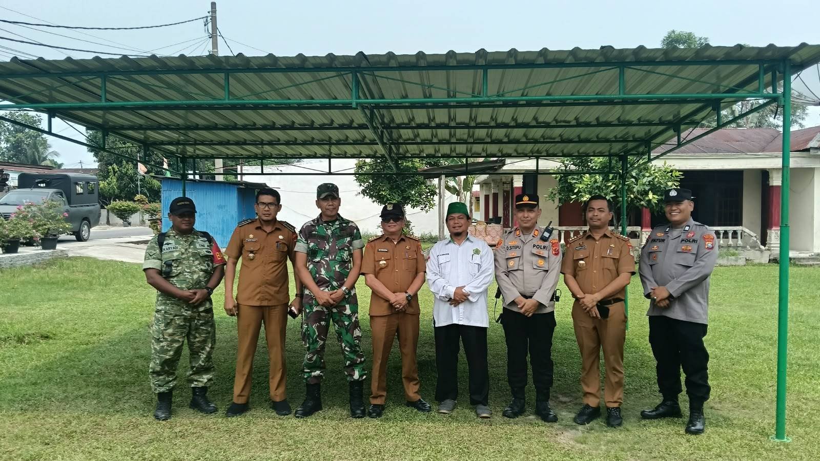 Forkopincam Dan Ka. KUA Aek Ledong Tinjau TPS 3 Pemilihan Kepala Desa Ledong Barat