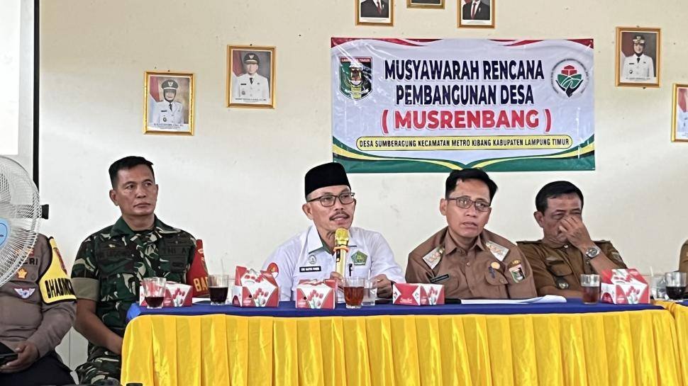 Hadir di Musrenbangdes Sumber Agung, Kepala KUA Metro Kibang Tekankan Sertifikasi Halal hingga Tertib Nikah