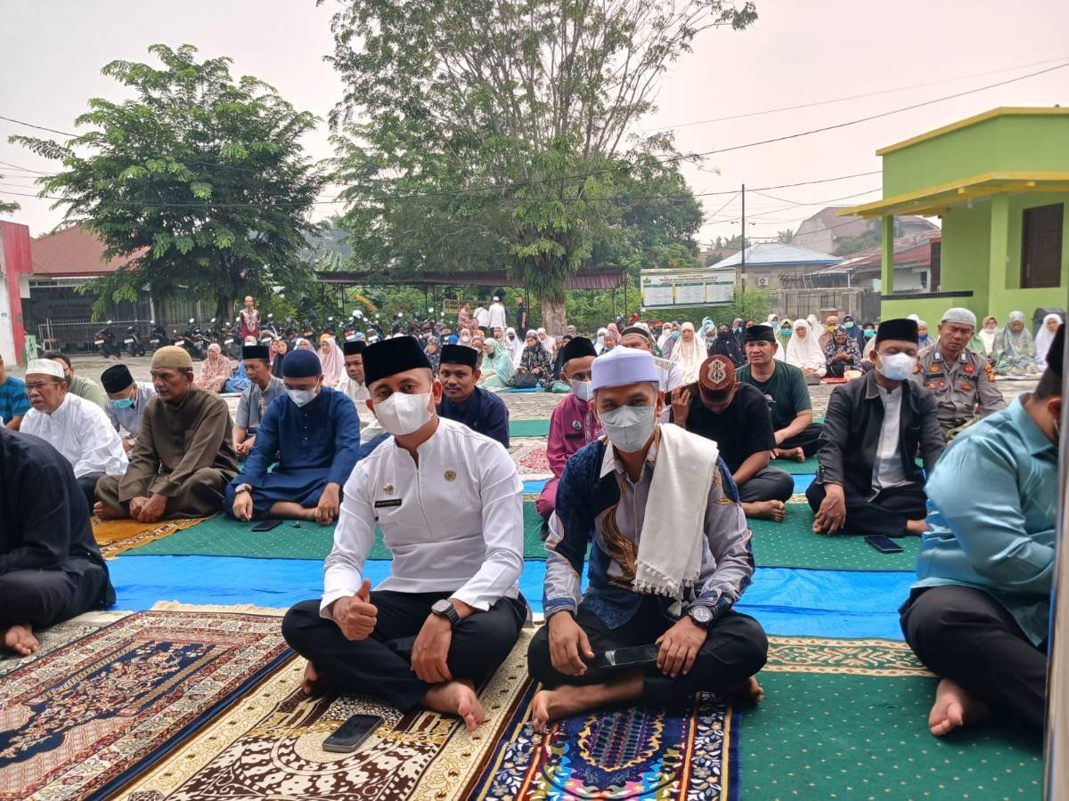Kepala KUA Marpoyan Damai Ikuti Shalat Istisqa, Bersama Masyarakat Berdoa Memohon Turunnya Hujan