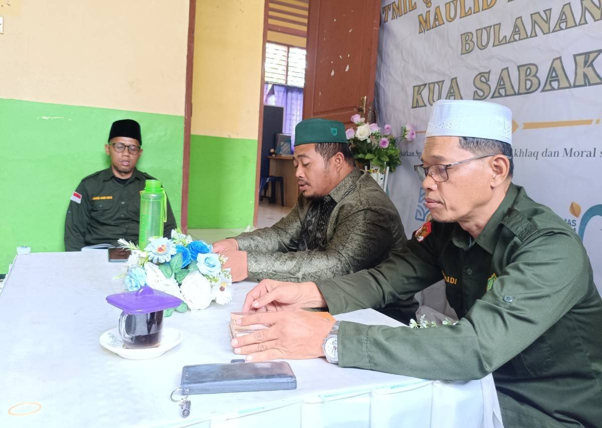 KUA Sabak Auh Gelar Khotmil Qur’an dan Kajian Fiqih, Bahas Makna InsyaAllah dalam Kehidupan Sehari-hari