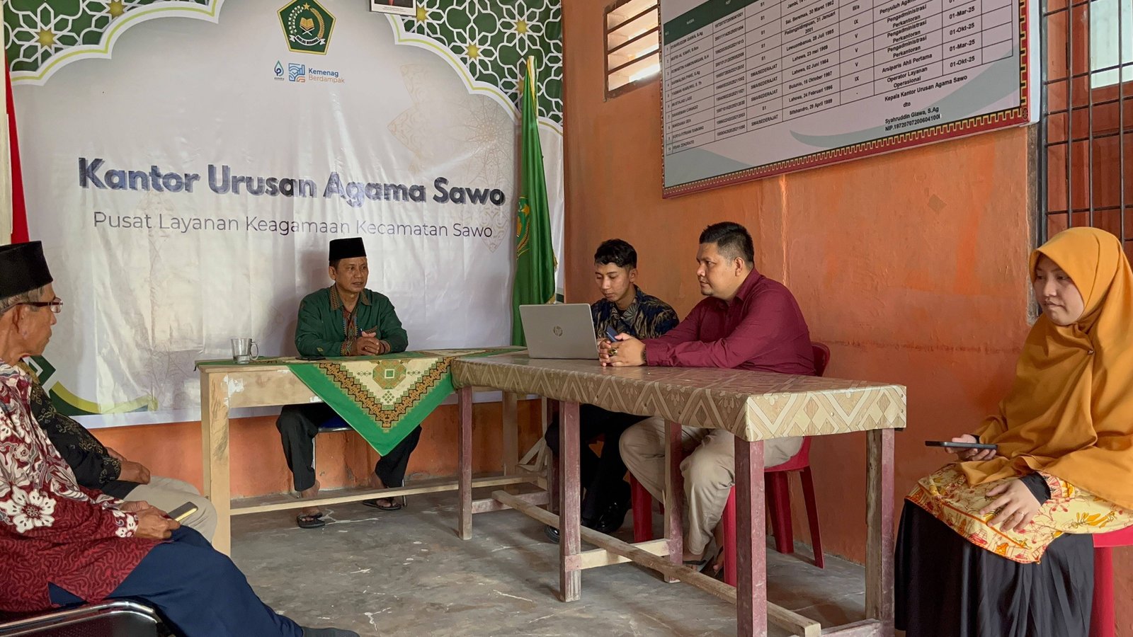 KUA Sawo Gelar Rapat Evaluasi Tw III, Perkuat Kualitas Pelayanan dan Kinerja Pegawai