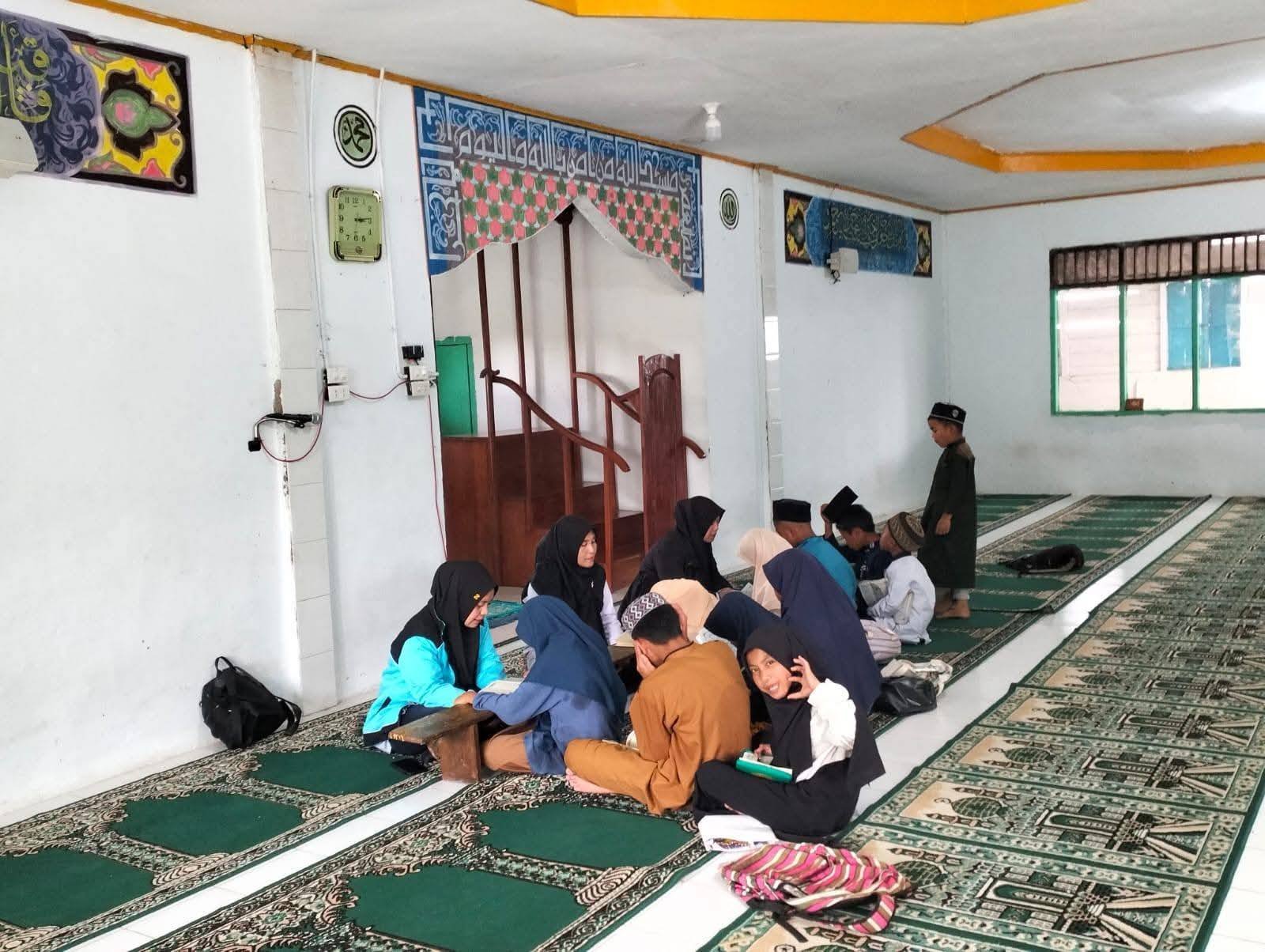 Tekan Buta Aksara Al-Qur’an, KUA Sidikalang Pacu Layanan Literasi Hijaiyah bagi Generasi Muda