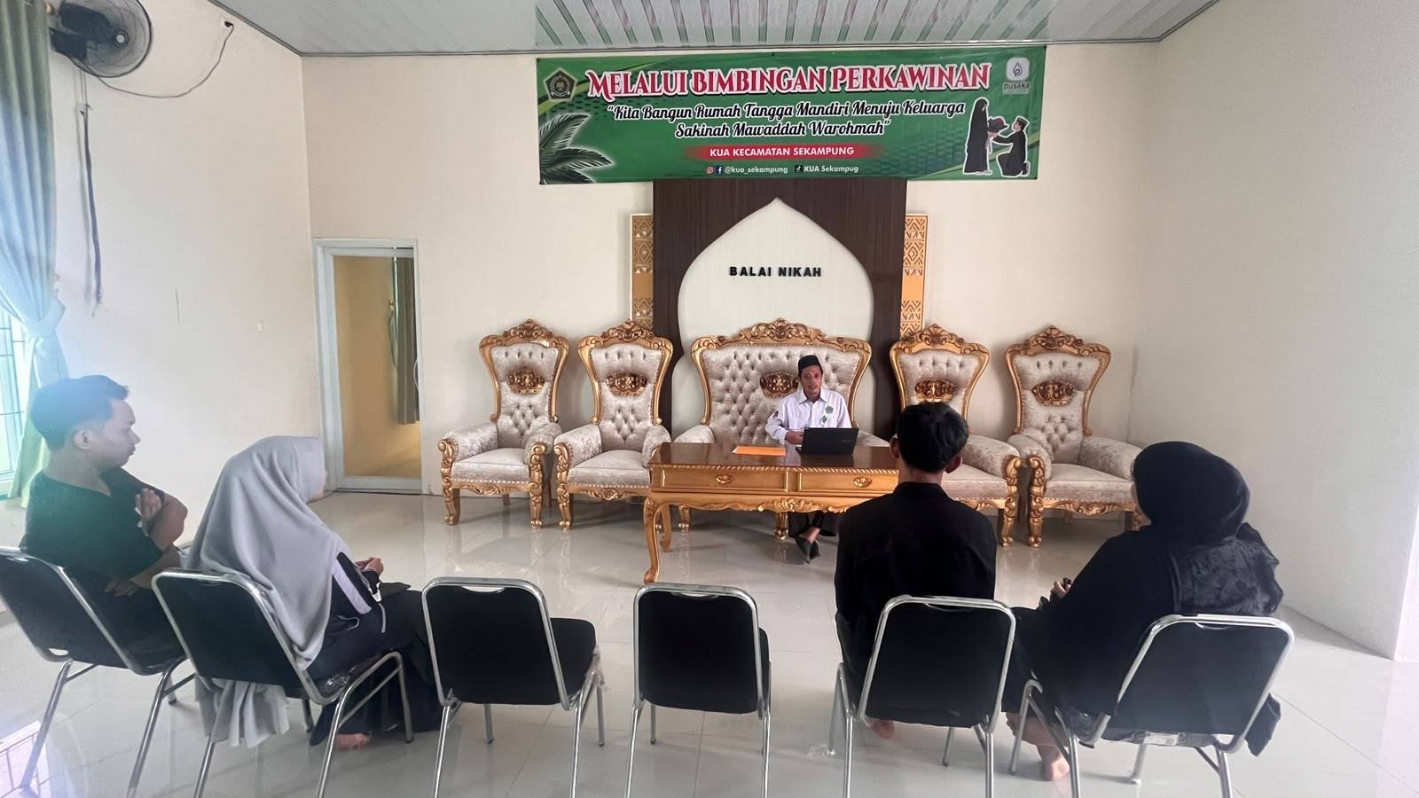 KUA Sekampung Perkuat Ketahanan Keluarga, Dua Pasangan Calon Pengantin Ikuti Bimbingan Suscatin