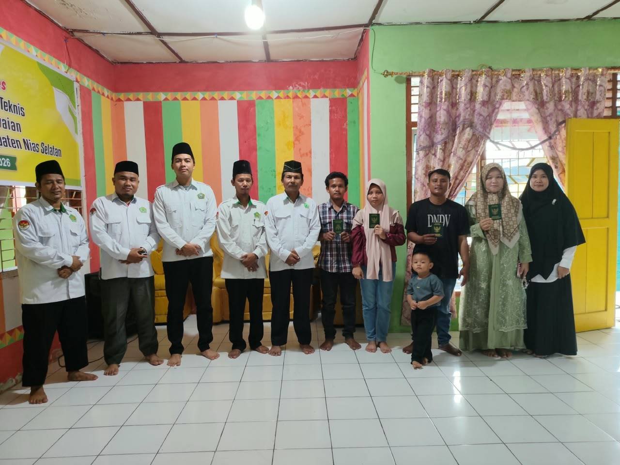 KUA Telukdalam Serahkan Buku Nikah  Hasil Sidang Isbat