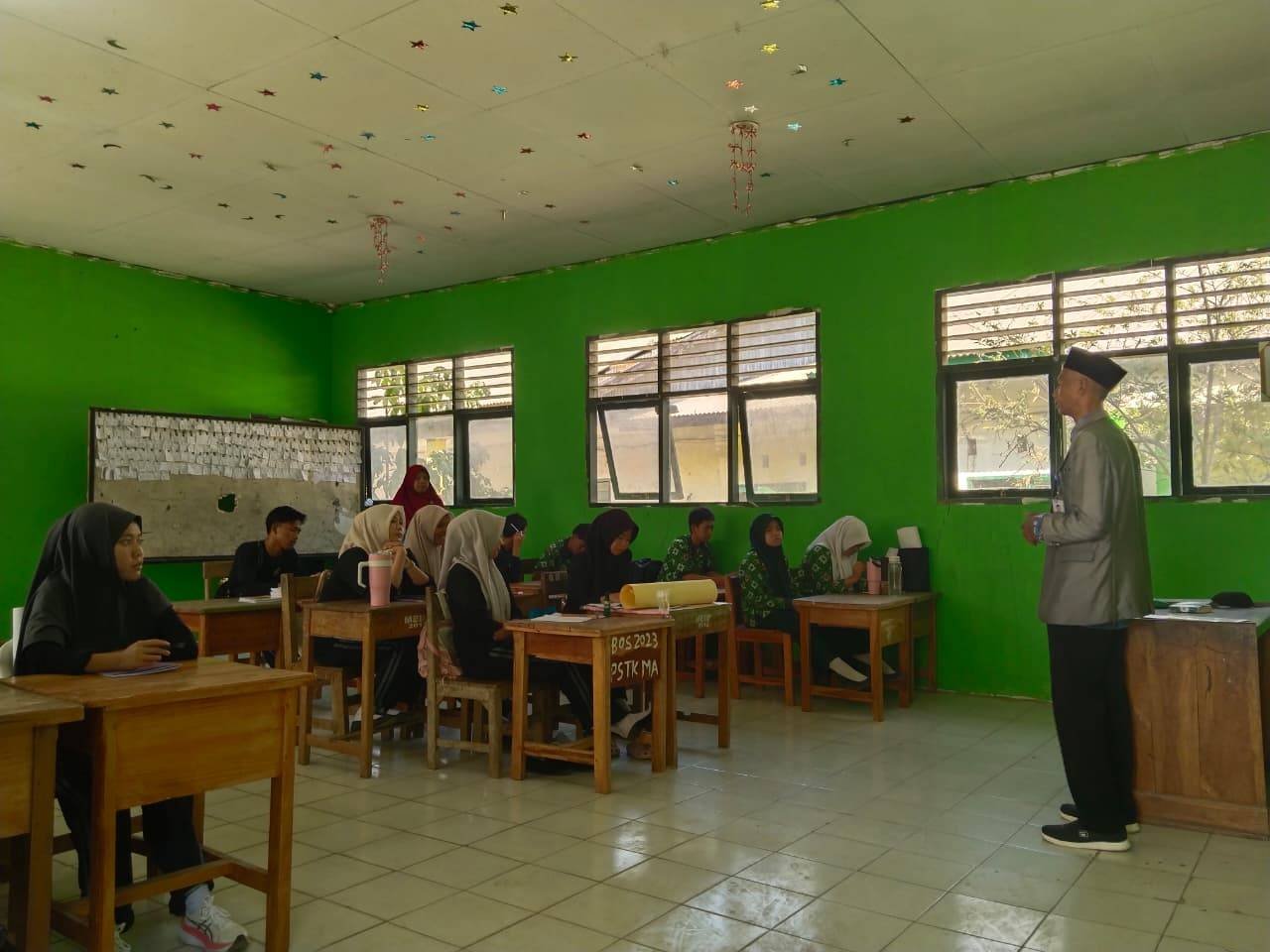 Persiapkan Generasi Berkualitas, Penghulu dan Penyuluh KUA Bantimurung Perkuat Pembinaan Remaja di MA Darul Ulum Ammesangeng