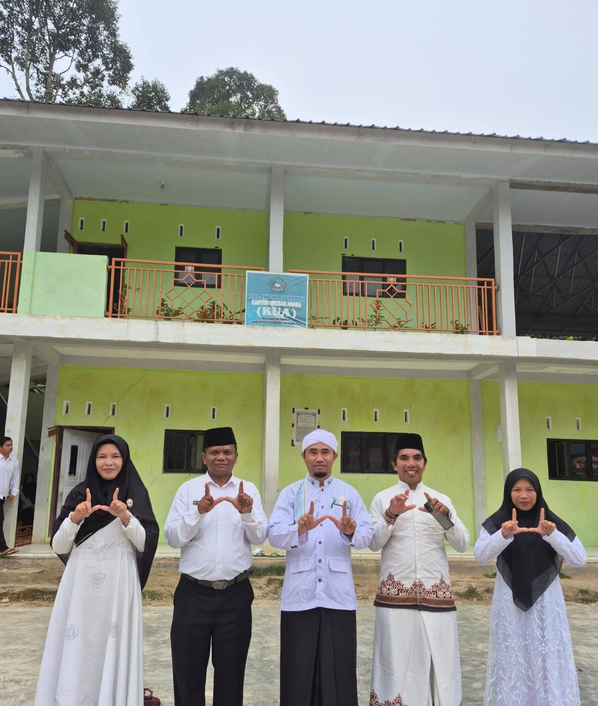KUA Pakkat Gelar Upacara Hari Santri Nasional Bersama YIMB