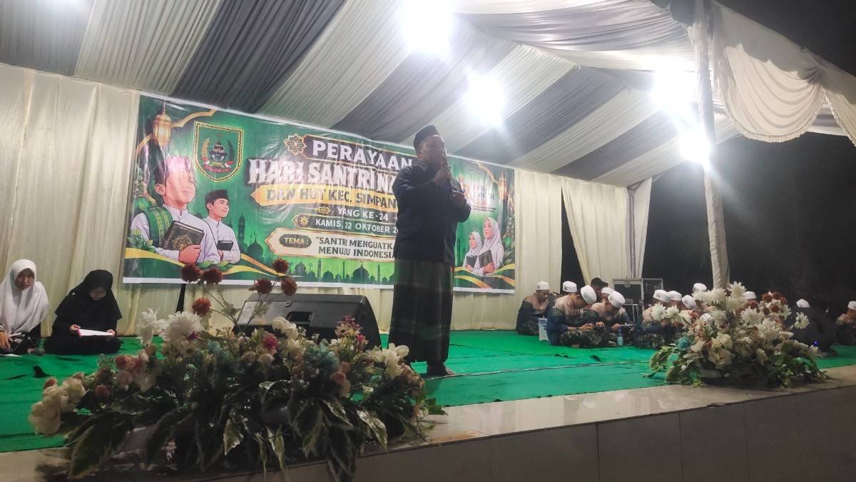 Pesan Kepala KUA Simpang Kanan untuk Para Santri : Kenang Jasa Pahlawan, Jaga Akhlak dan Perkuat Akidah