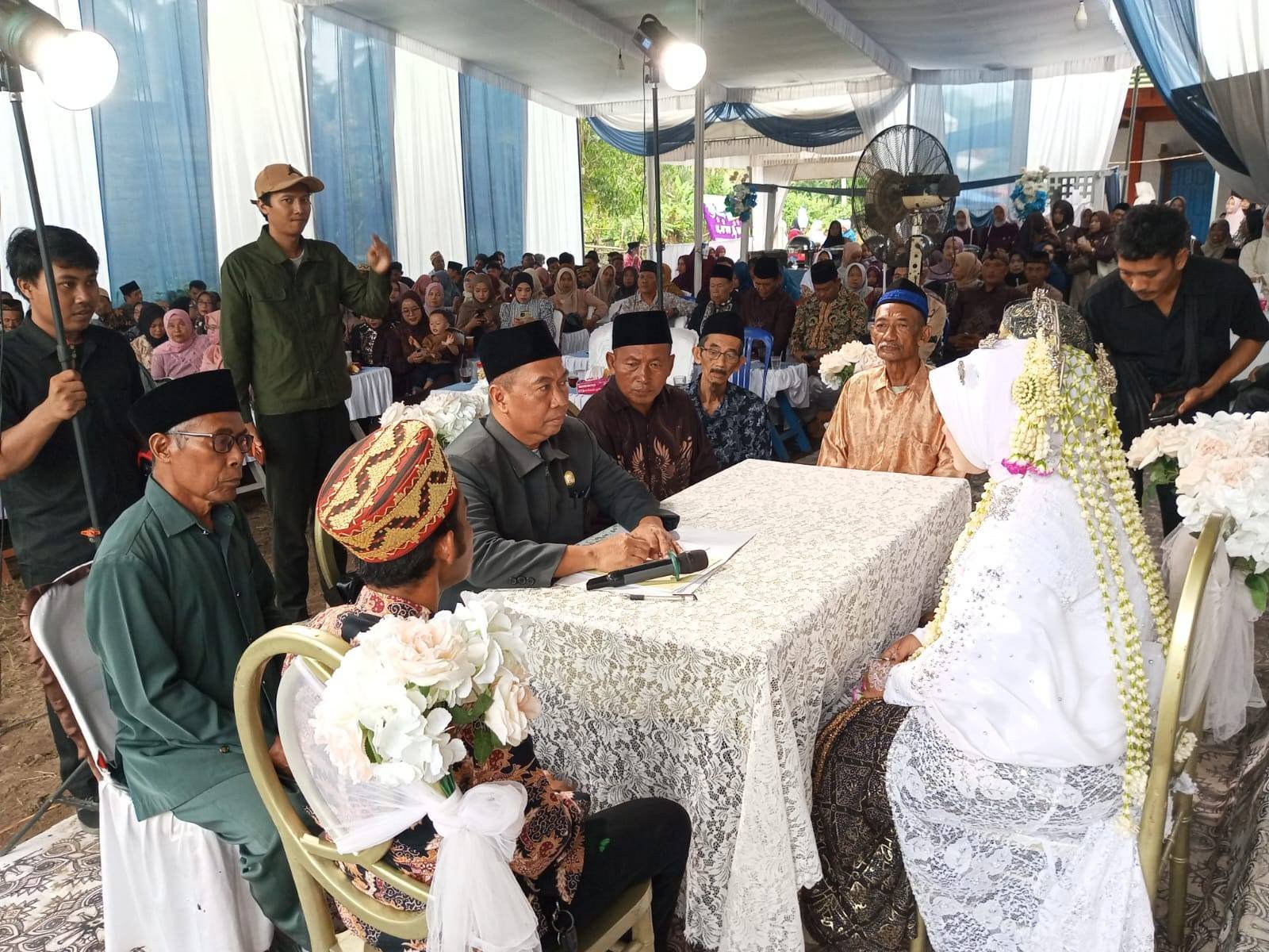 Menjemput Janji dalam Ikatan Suci, Kepala KUA Pasir Sakti Pimpin Langsung Pencatatan Pernikahan Rudi Hartono dan Lia Meliana