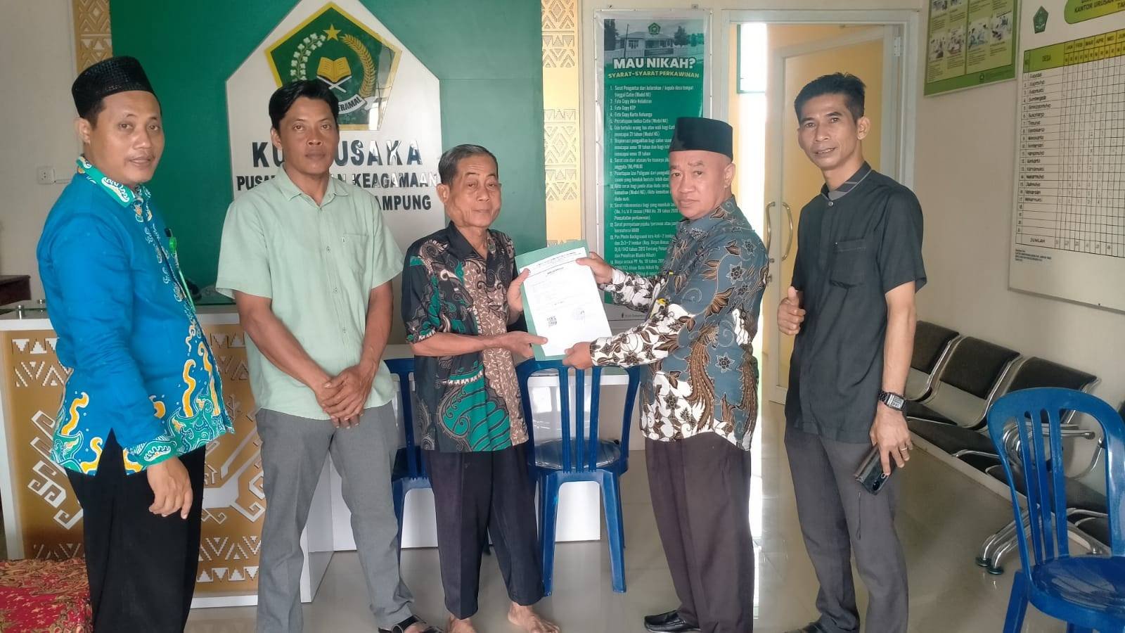 KUA Sekampung Serahkan ID Masjid Al Ikhlas Desa Wonokarto, Perkuat Pendataan dan Pembinaan Rumah Ibadah