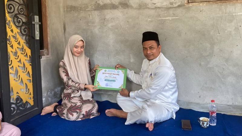 Penuh Kesan dan Kebersamaan, KUA Bathin Solapan Apresiasi Mahasiswi Magang UIN Suska Riau