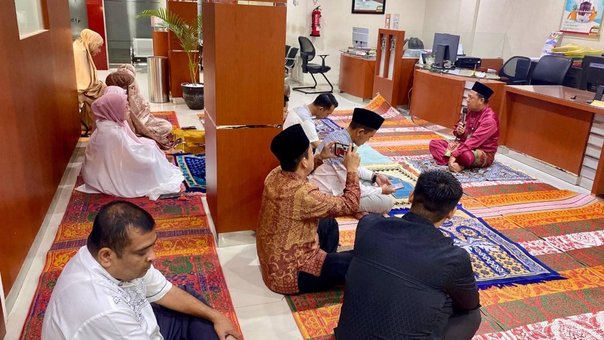 Semangat Sumpah Pemuda, Kepala KUA Bangko Pusako Ajak Pegawai BRK Syariah Tanamkan Jiwa Patriotik