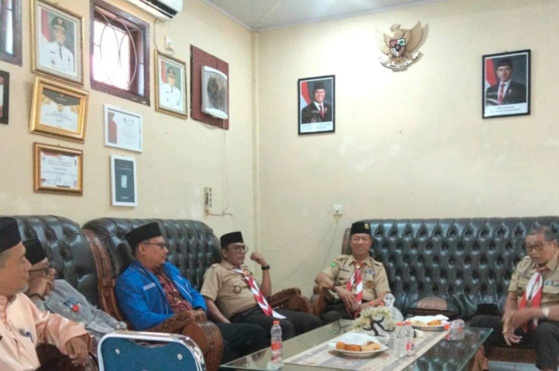 Kepala KUA Medang Kampai Pimpin Doa Pelantikan Pramuka Kecamatan Medang Kampai