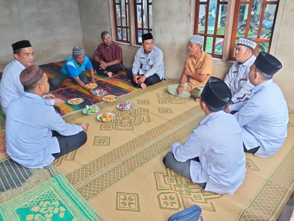 KUA Jabung Takziah ke Rumah Duka H. Muksin Jayus Sumitro, Tunjukkan Empati dan Solidaritas