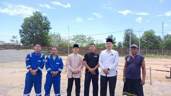 Kepala KUA Pinggir Laksanakan Pengukuran Arah Kiblat