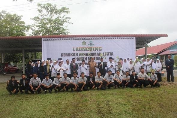 Kepala KUA Kec Bantan Hadiri Launching Penanaman Bibit Matoa