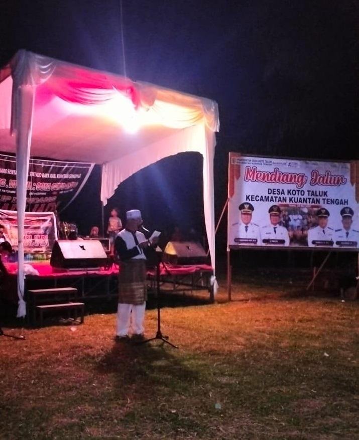 Ka. KUA Kuantan Tengah Pandu Pembacaan Do'a Melayur Jalur di Desa Koto Taluk