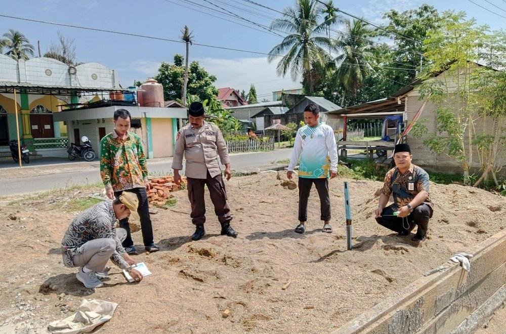 KUA Kecamatan Pangean Lakukan Pengukuran Arah Kiblat Pada Peristiwa Rashdul Kiblat