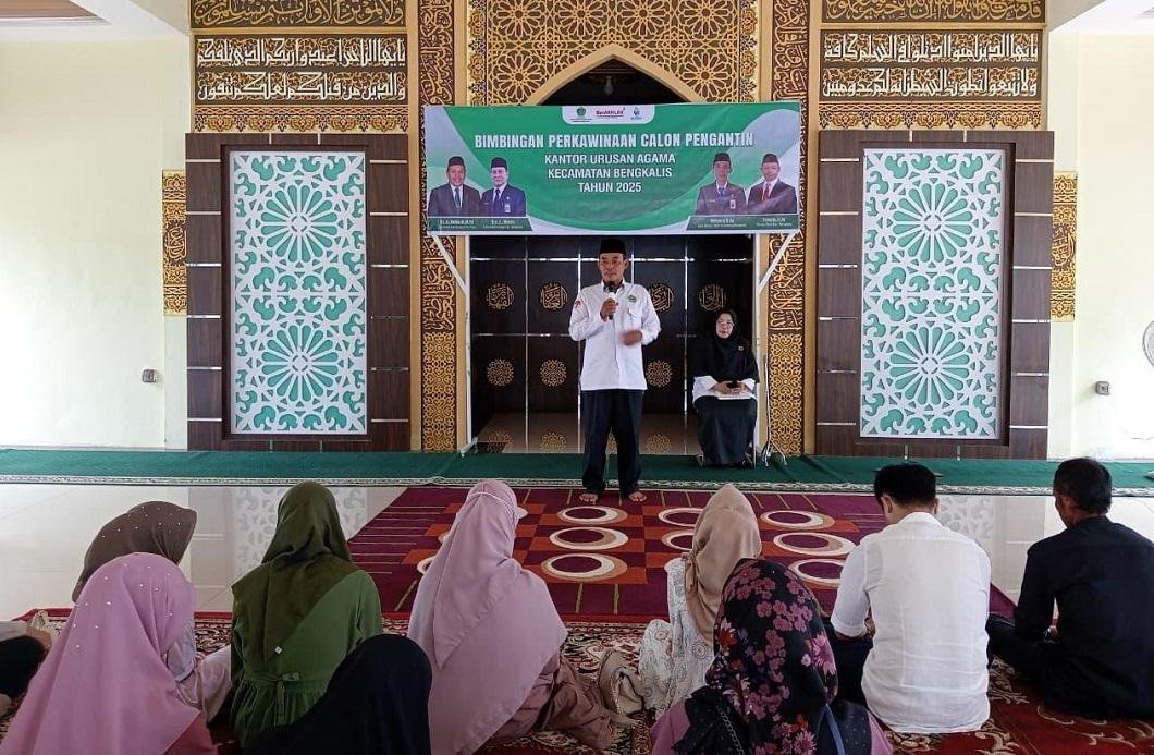 Penghulu Madya H. Muhyidin, S.Ag. Tutup Kegiatan Bimbingan Perkawinan: Tekankan Pentingnya Thaharah dalam Rumah Tangga
