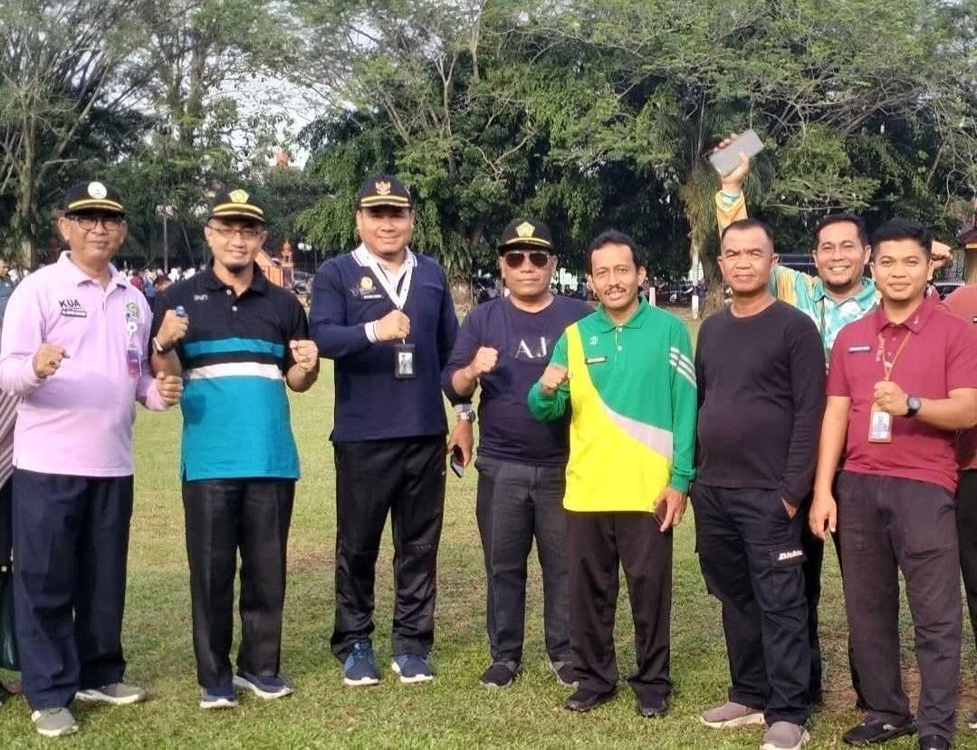 Dukung Program Pemerintah Daerah, Kepala KUA Sentajo Raya Ikuti Senam Pagi Bersama ASN Kemenag Kuansing