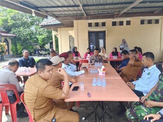 Kepala dan Penghulu KUA Kec. Rupat Utara Hadiri Syukuran di Polsek Rupat Utara