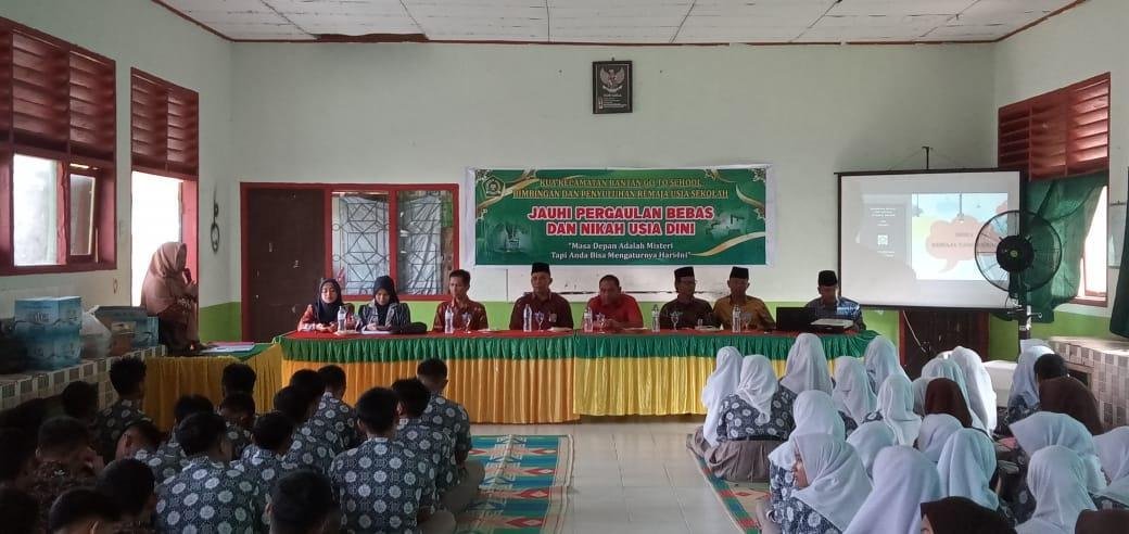 Ka KUA Bengkalis Sampaikan Materi Bimbingan Pranikah Remaja di SMAN 1 Bantan