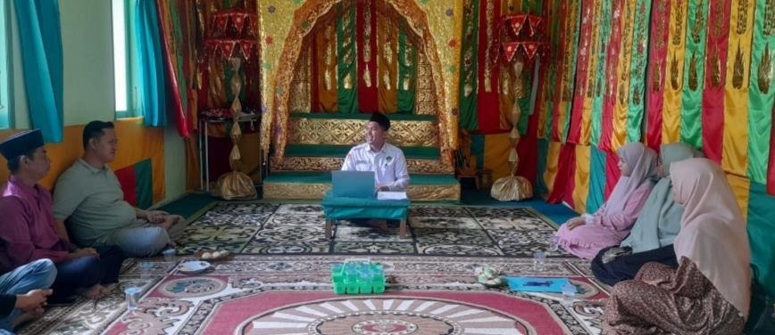 Penghulu KUA Kecamatan Logas Tanah Darat Berikan Bimbingan Perkawinan Kepada Calon Pengantin
