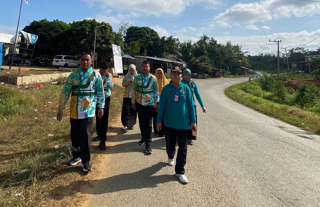 Jaga Kesehatan Jasmani dan Kebersamaan, KUA Kecamatan Pucuk Rantau Gelar Jalan Santai