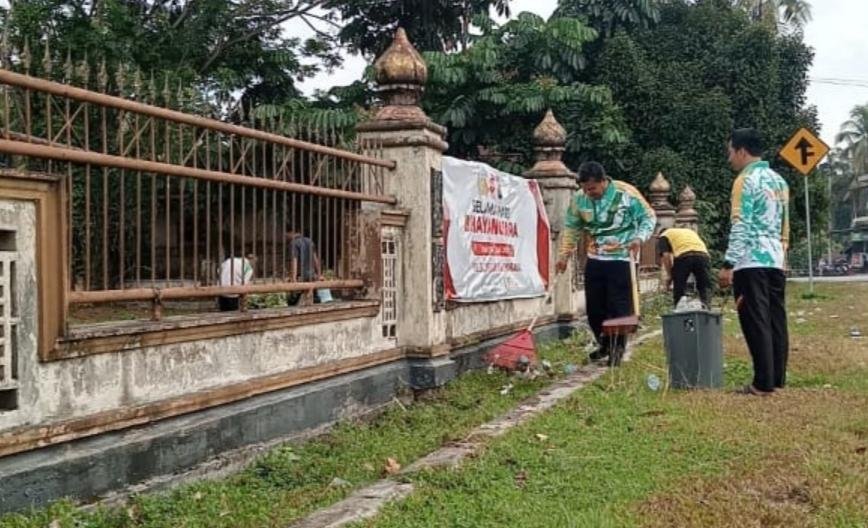 Dukung Ekoteologi, KUA Kecamatan Singingi Lakukan Selasa Bersih